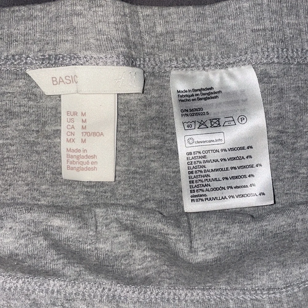 H&M basic gray skirt - Picture 3 of 4